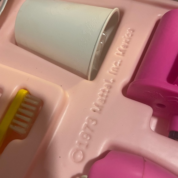 Vintage Mattel 1973 Barbie Vanity Case - Picture 2 of 10